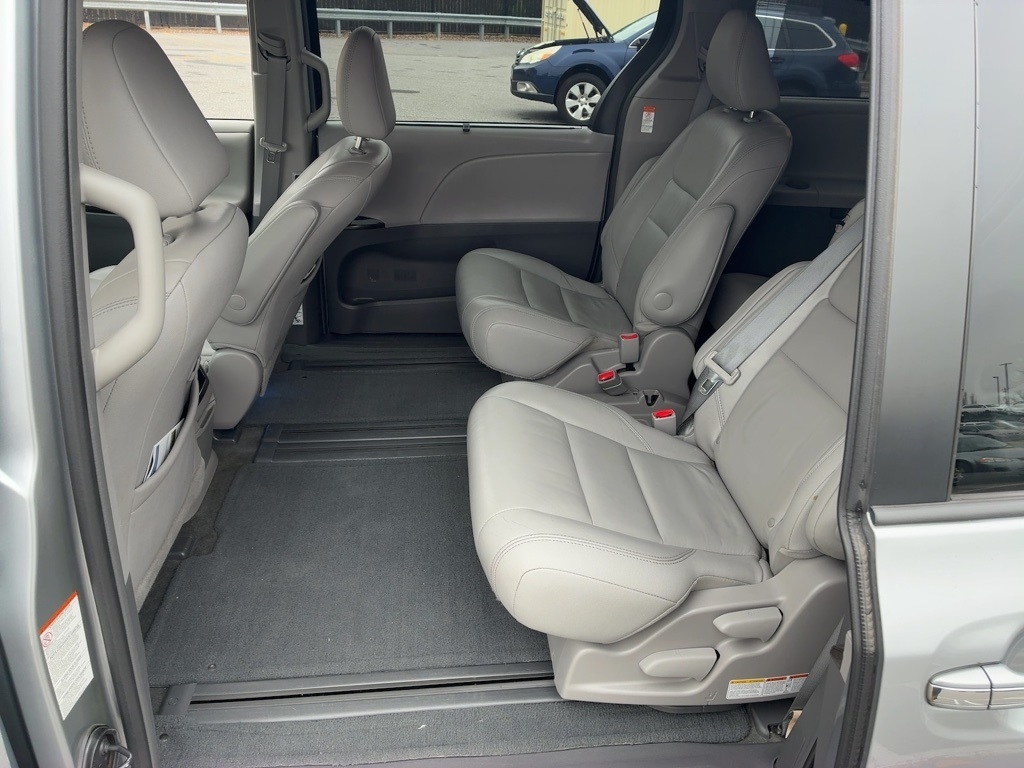Toyota Sienna XLE Auto Access Seat FWD 7-Passenger (Natl) 2017