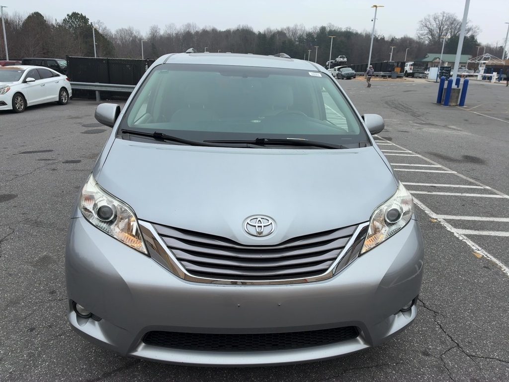 Toyota Sienna XLE Auto Access Seat FWD 7-Passenger (Natl) 2017