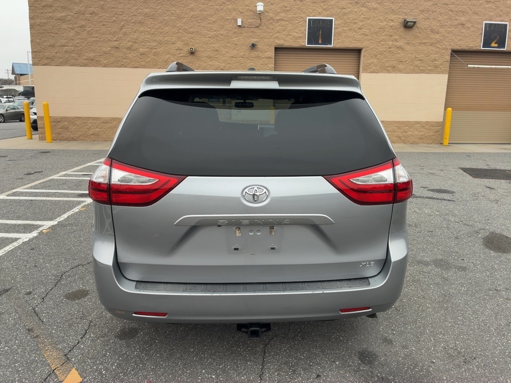 Toyota Sienna XLE Auto Access Seat FWD 7-Passenger (Natl) 2017