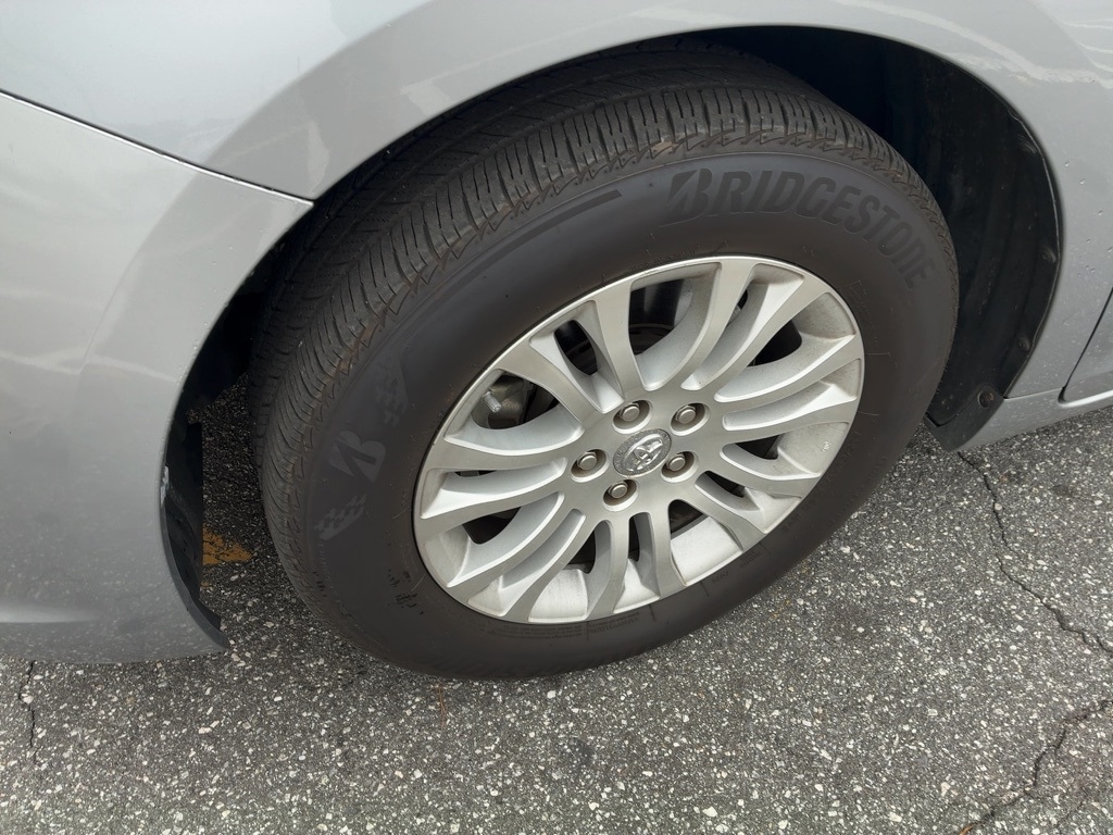 Toyota Sienna XLE Auto Access Seat FWD 7-Passenger (Natl) 2017