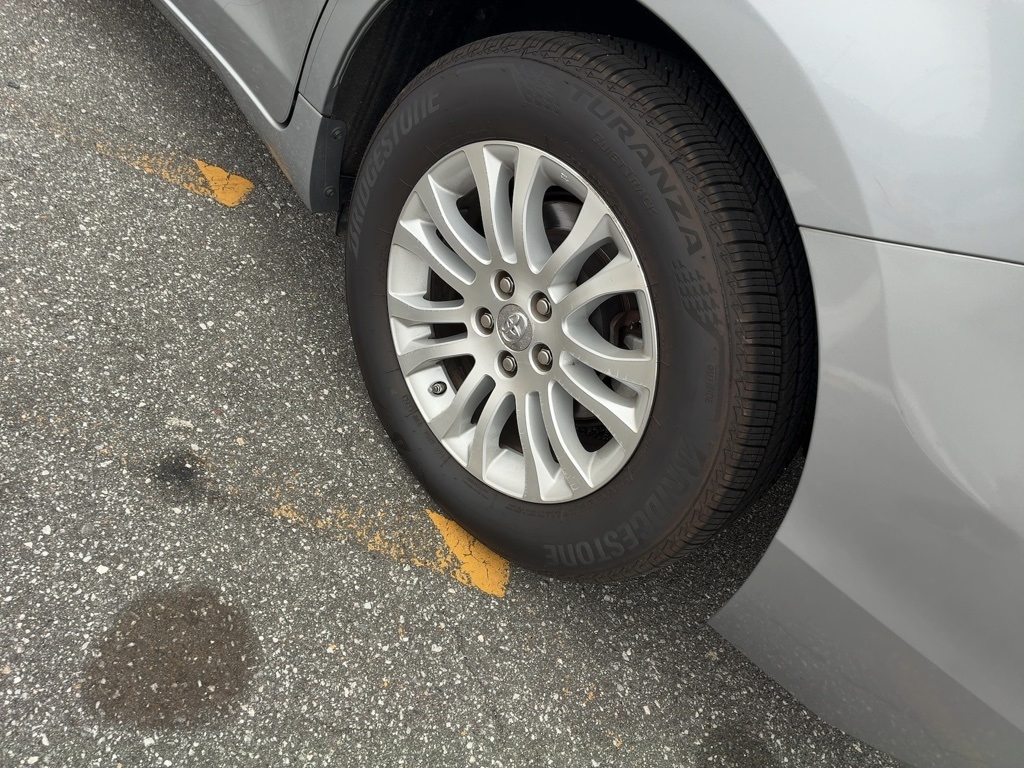 Toyota Sienna XLE Auto Access Seat FWD 7-Passenger (Natl) 2017