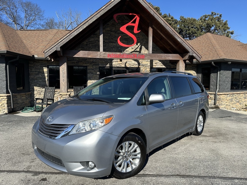 Toyota Sienna XLE Auto Access Seat FWD 7-Passenger (Natl) 2017