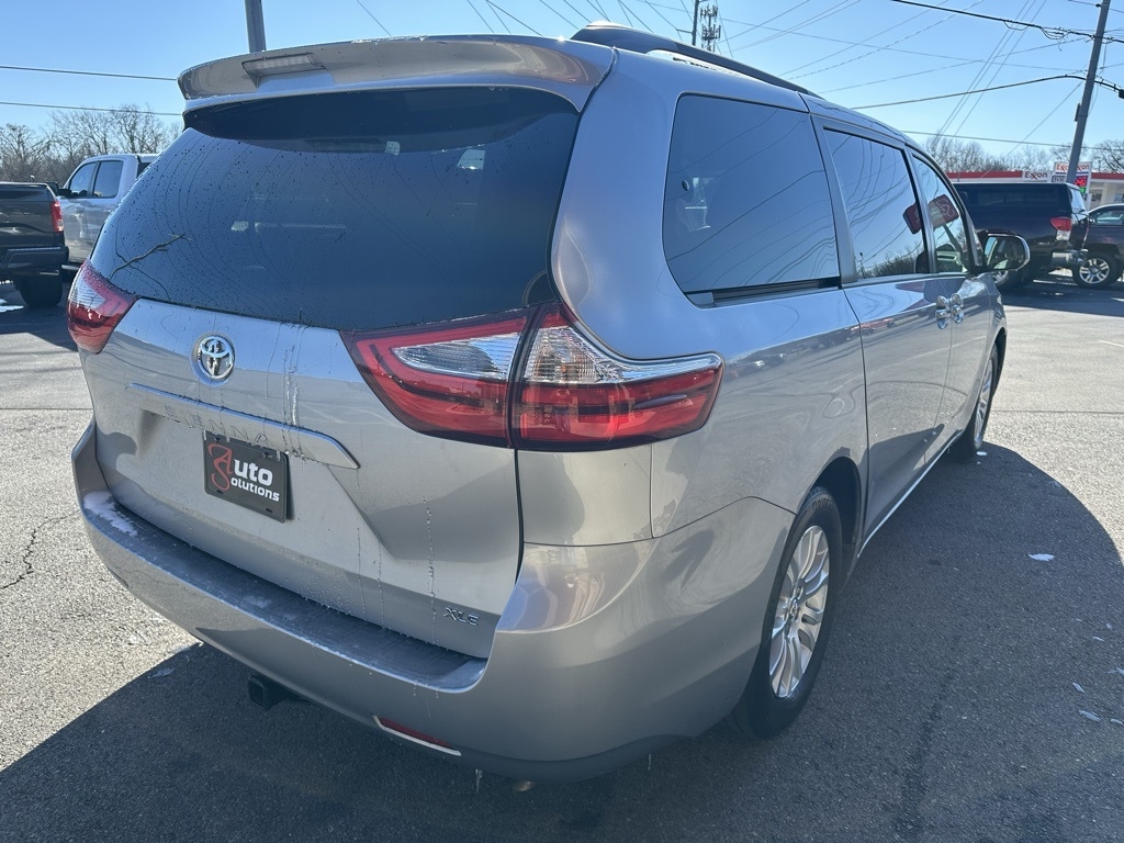 Toyota Sienna XLE Auto Access Seat FWD 7-Passenger (Natl) 2017