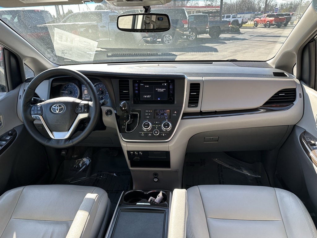 Toyota Sienna XLE Auto Access Seat FWD 7-Passenger (Natl) 2017