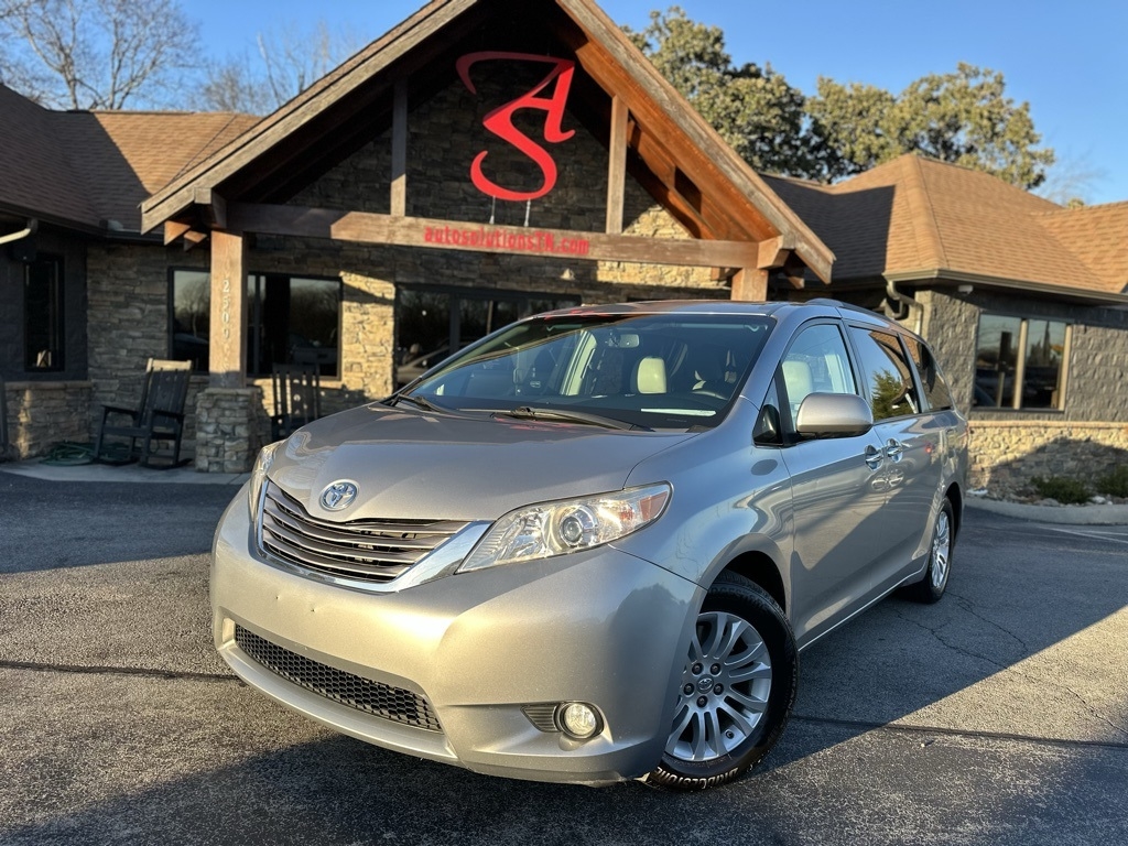 Toyota Sienna XLE Auto Access Seat FWD 7-Passenger (Natl) 2017