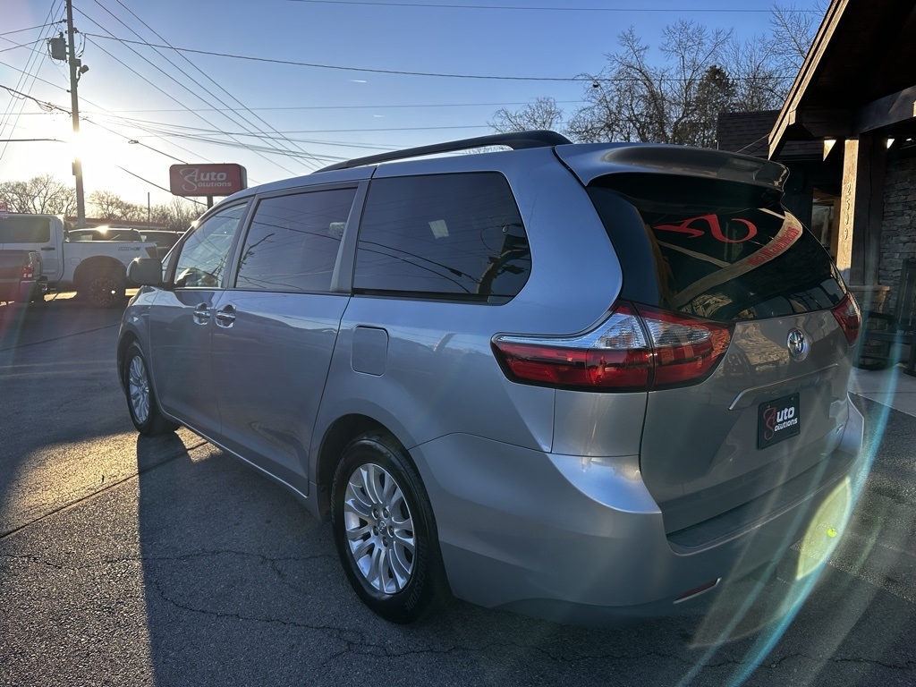 Toyota Sienna XLE Auto Access Seat FWD 7-Passenger (Natl) 2017