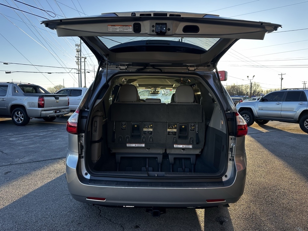 Toyota Sienna XLE Auto Access Seat FWD 7-Passenger (Natl) 2017