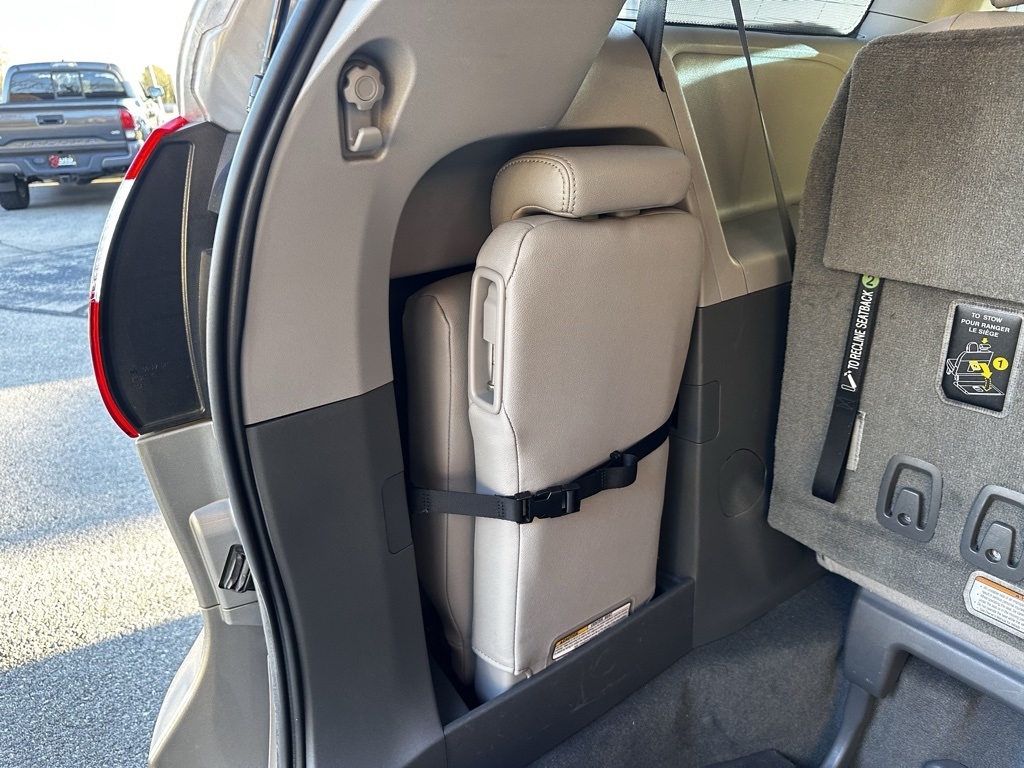 Toyota Sienna XLE Auto Access Seat FWD 7-Passenger (Natl) 2017