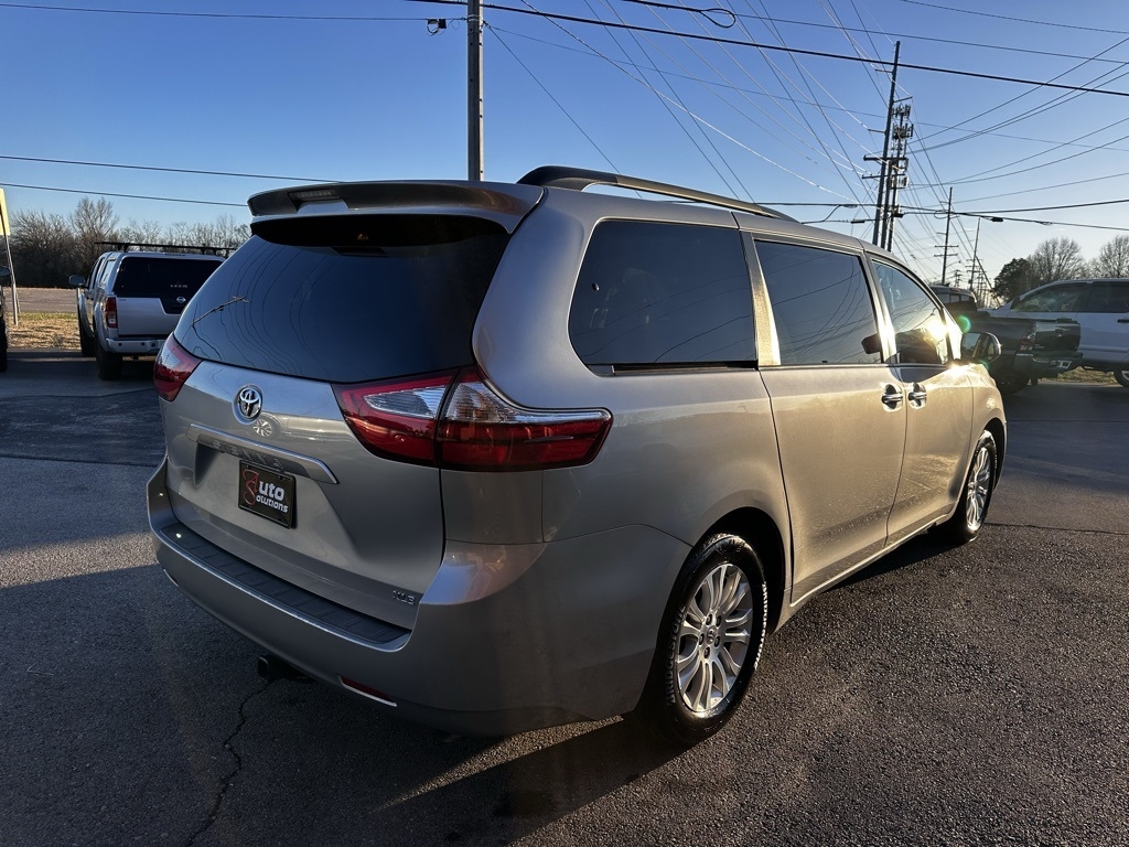 Toyota Sienna XLE Auto Access Seat FWD 7-Passenger (Natl) 2017