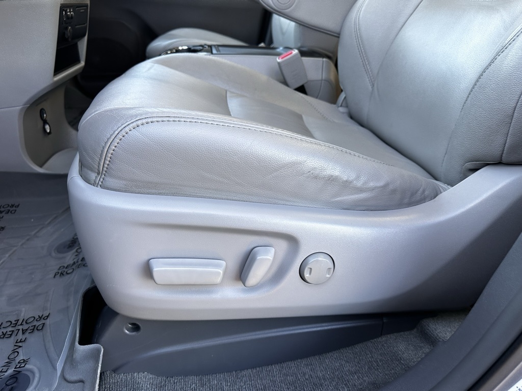 Toyota Sienna XLE Auto Access Seat FWD 7-Passenger (Natl) 2017