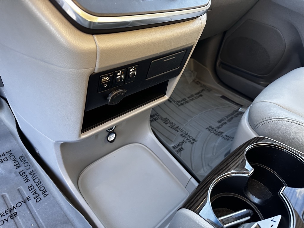 Toyota Sienna XLE Auto Access Seat FWD 7-Passenger (Natl) 2017