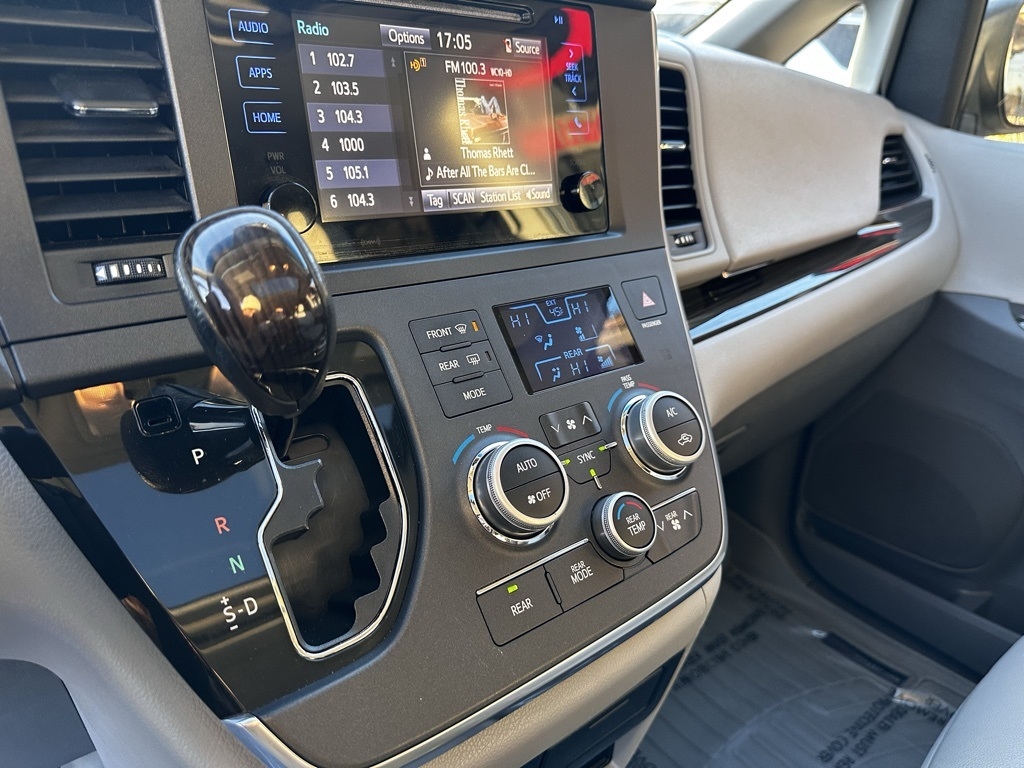 Toyota Sienna XLE Auto Access Seat FWD 7-Passenger (Natl) 2017