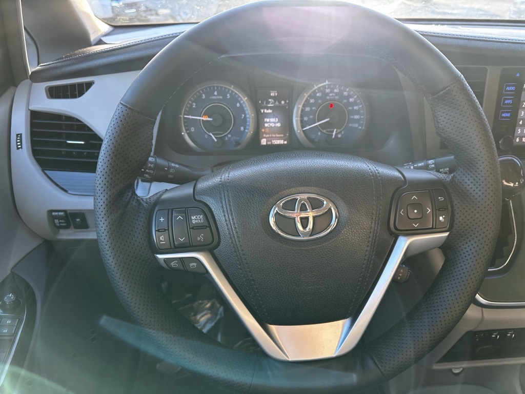 Toyota Sienna XLE Auto Access Seat FWD 7-Passenger (Natl) 2017