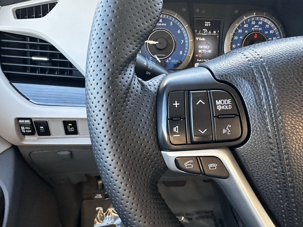 Toyota Sienna XLE Auto Access Seat FWD 7-Passenger (Natl) 2017