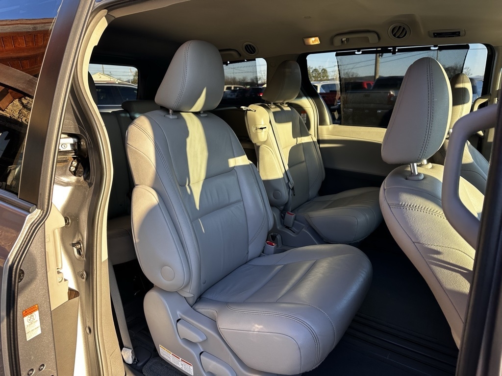 Toyota Sienna XLE Auto Access Seat FWD 7-Passenger (Natl) 2017