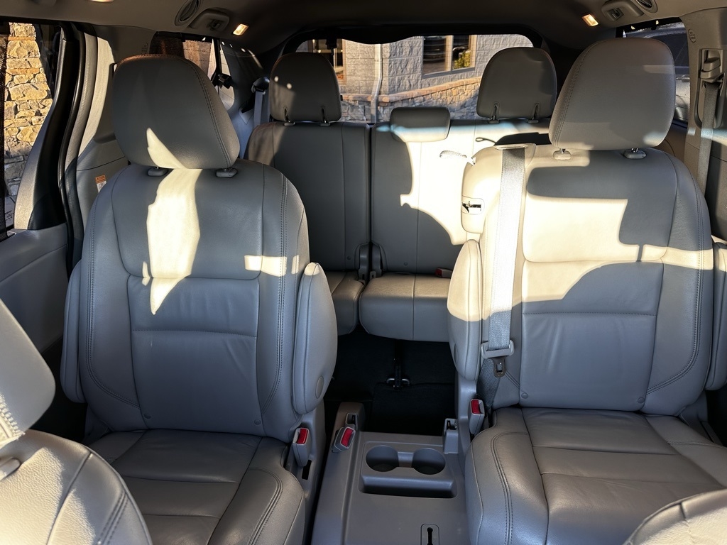 Toyota Sienna XLE Auto Access Seat FWD 7-Passenger (Natl) 2017
