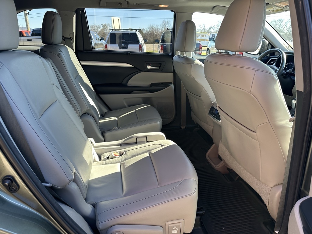 Toyota Highlander AWD 4dr V6 XLE (Natl) 2015