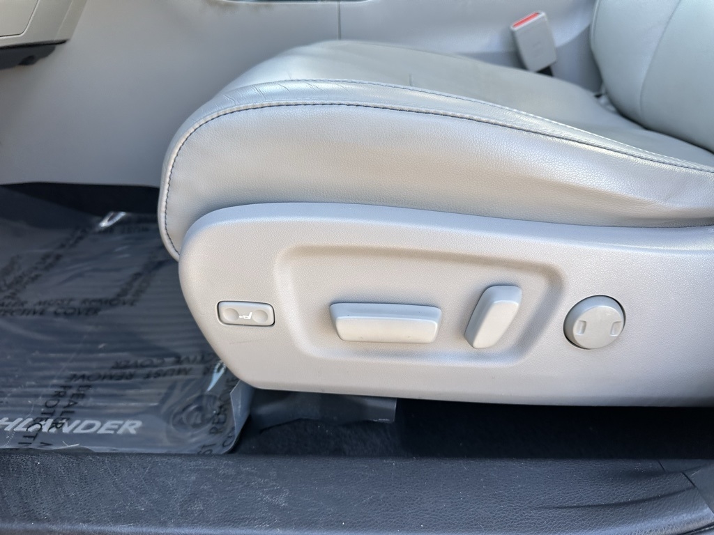 Toyota Highlander AWD 4dr V6 XLE (Natl) 2015