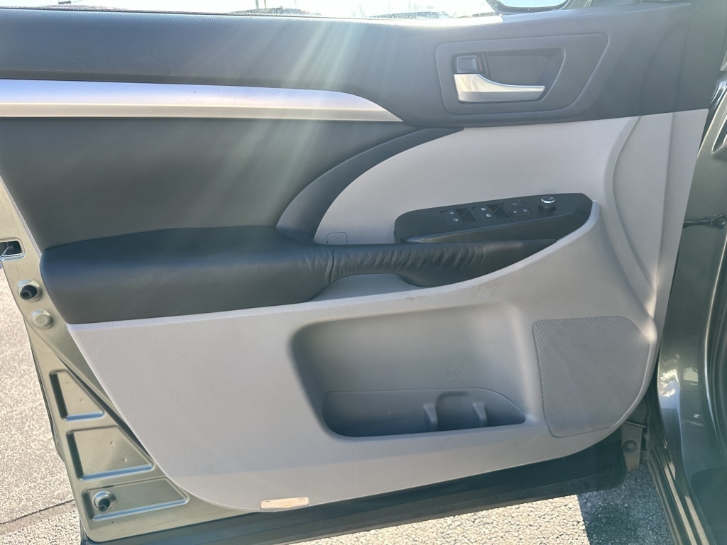 Toyota Highlander AWD 4dr V6 XLE (Natl) 2015