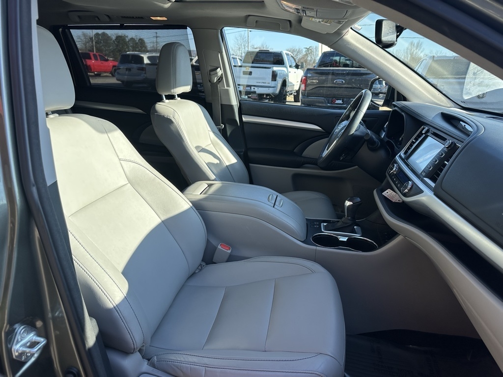 Toyota Highlander AWD 4dr V6 XLE (Natl) 2015