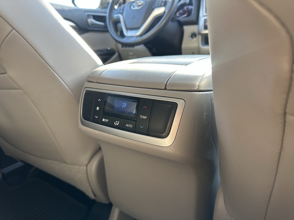 Toyota Highlander AWD 4dr V6 XLE (Natl) 2015