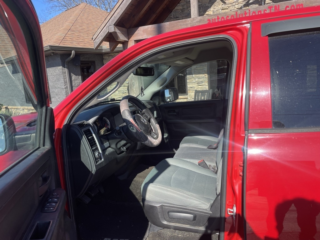 RAM 1500 2WD Crew Cab 140.5" Express 2015