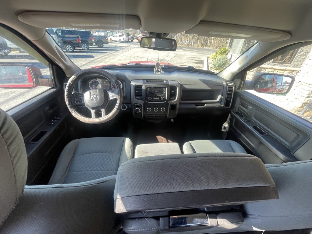 RAM 1500 2WD Crew Cab 140.5" Express 2015