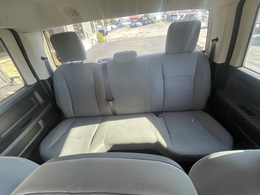 RAM 1500 2WD Crew Cab 140.5" Express 2015