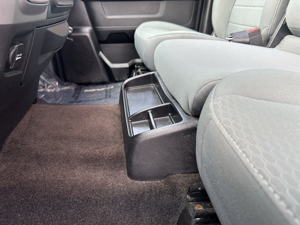 RAM 1500 2WD Crew Cab 140.5" Express 2015