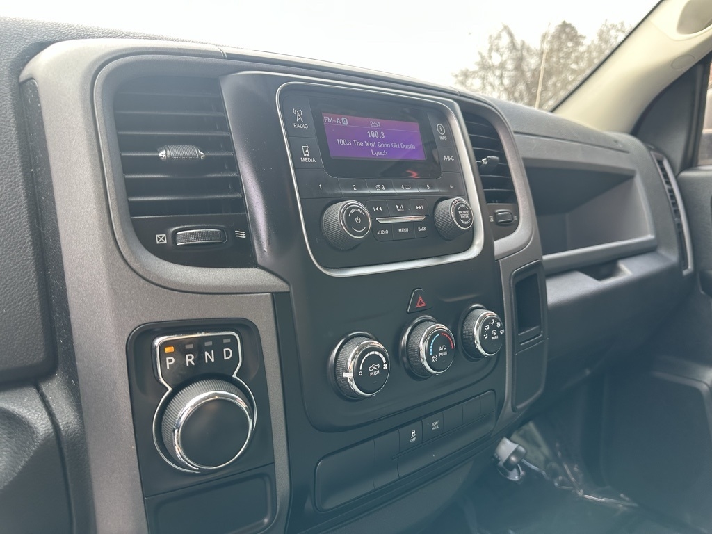 RAM 1500 2WD Crew Cab 140.5" Express 2015