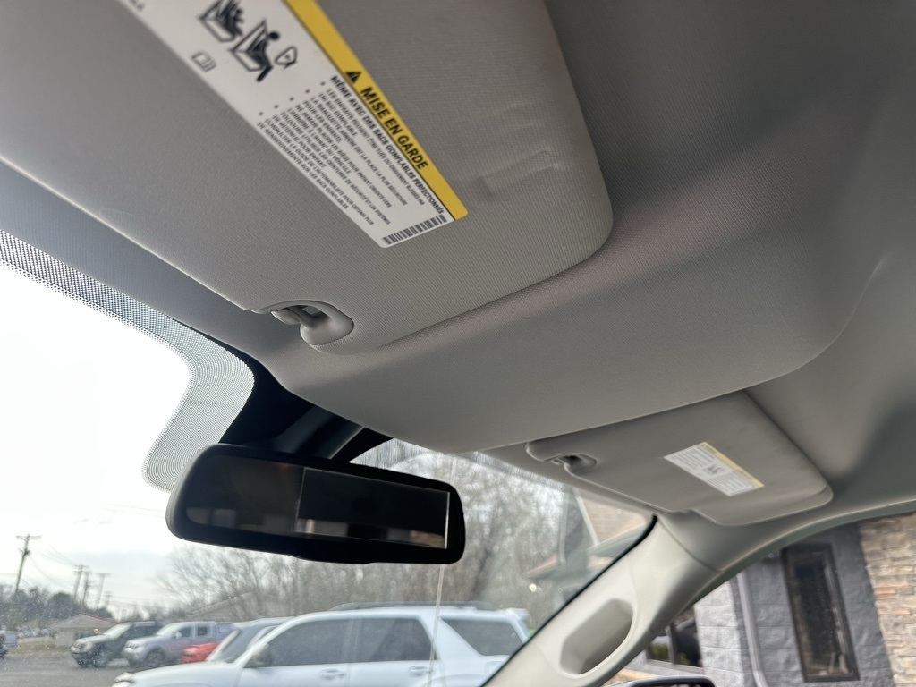 RAM 1500 2WD Crew Cab 140.5" Express 2015