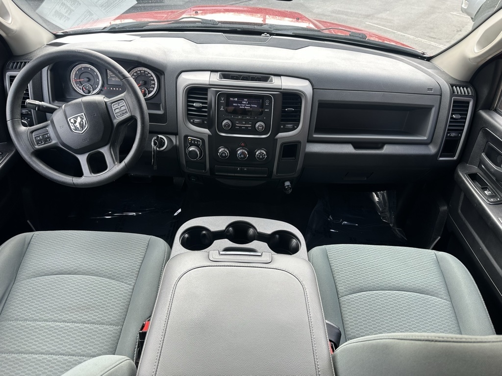 RAM 1500 2WD Crew Cab 140.5" Express 2015