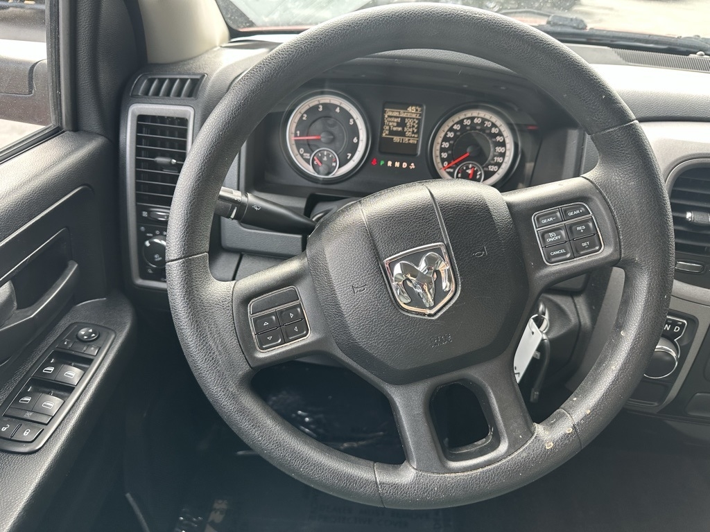 RAM 1500 2WD Crew Cab 140.5" Express 2015