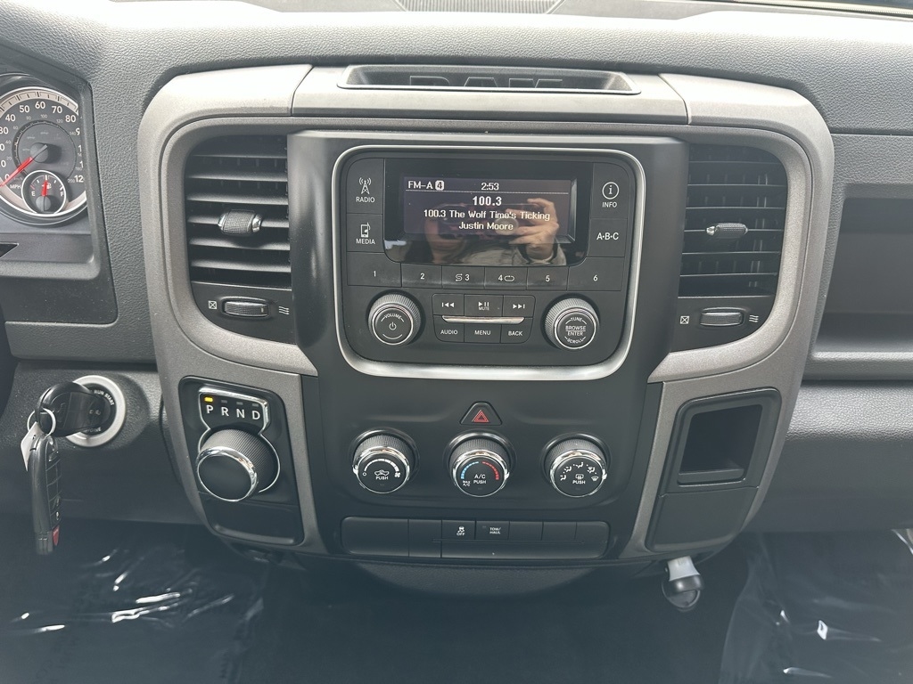 RAM 1500 2WD Crew Cab 140.5" Express 2015