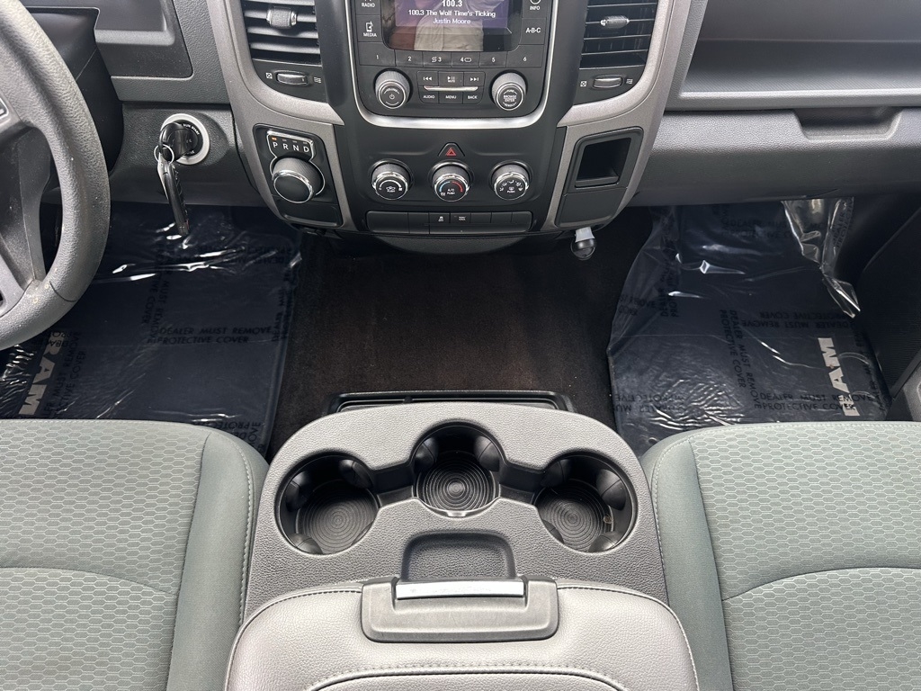 RAM 1500 2WD Crew Cab 140.5" Express 2015