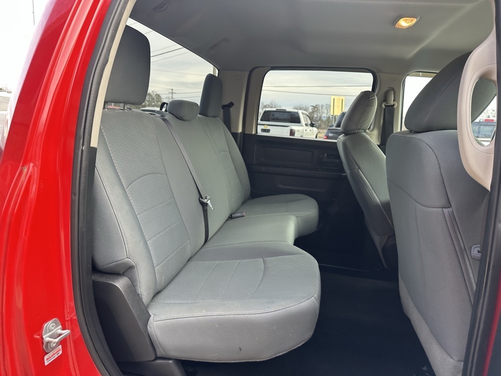 RAM 1500 2WD Crew Cab 140.5" Express 2015