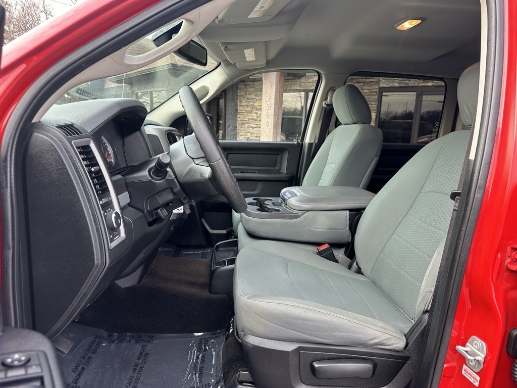 RAM 1500 2WD Crew Cab 140.5" Express 2015