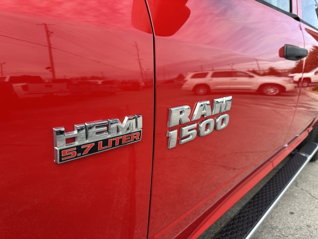 RAM 1500 2WD Crew Cab 140.5" Express 2015