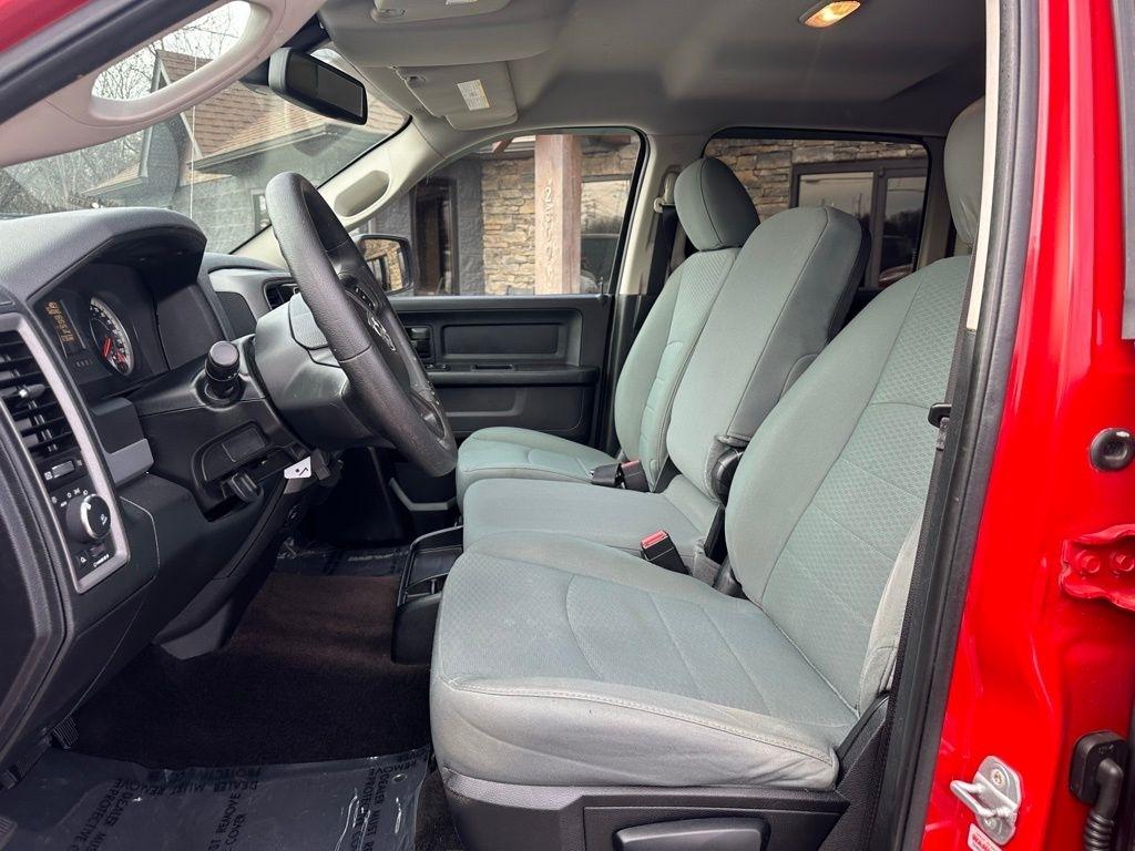 RAM 1500 2WD Crew Cab 140.5" Express 2015