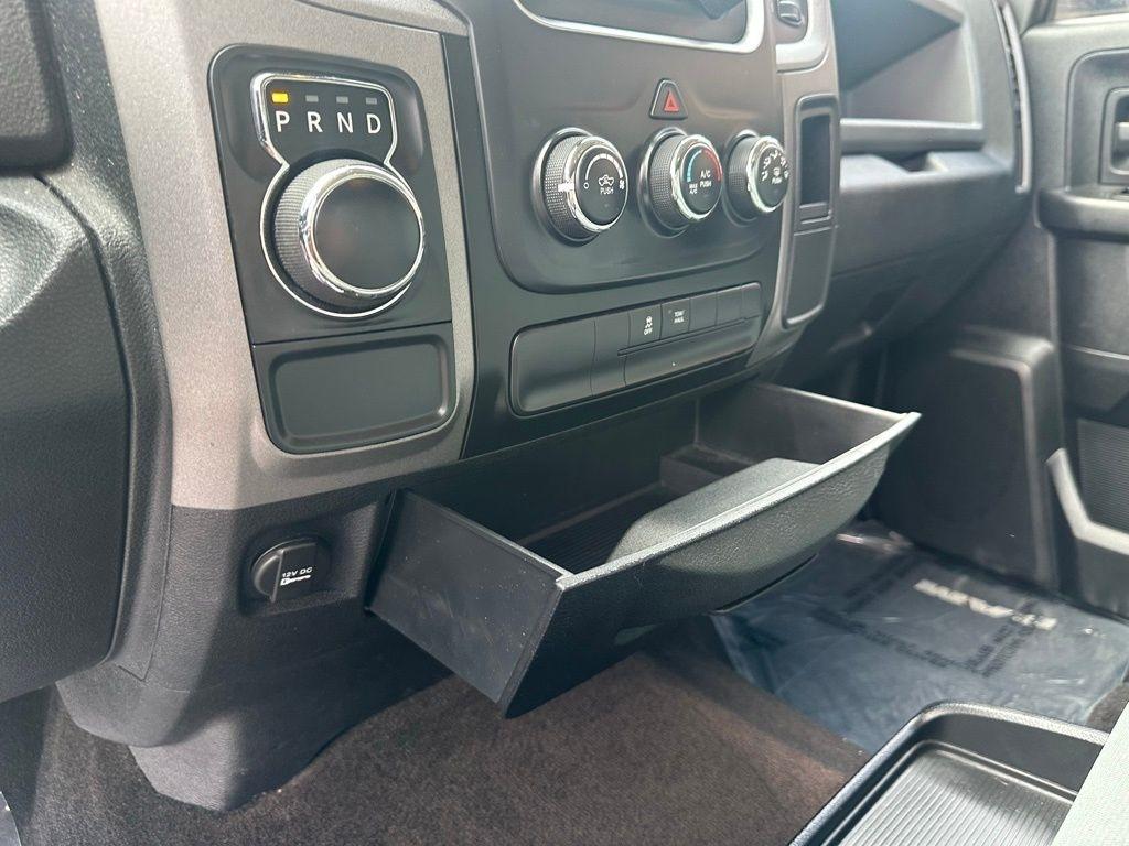 RAM 1500 2WD Crew Cab 140.5" Express 2015