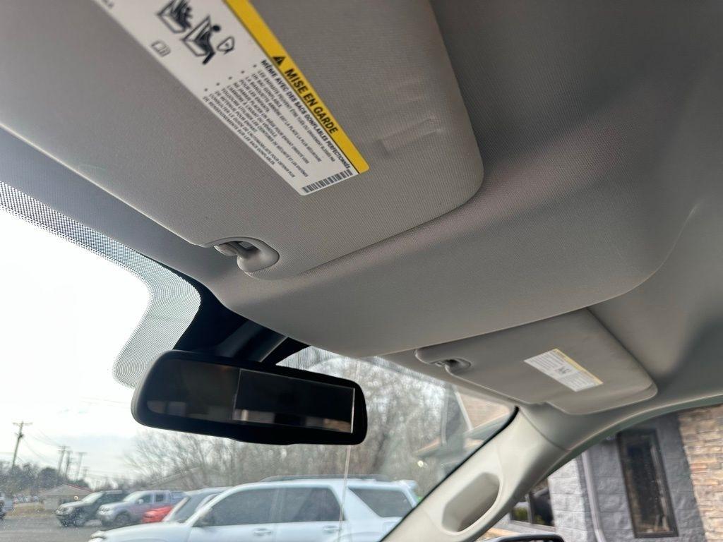 RAM 1500 2WD Crew Cab 140.5" Express 2015