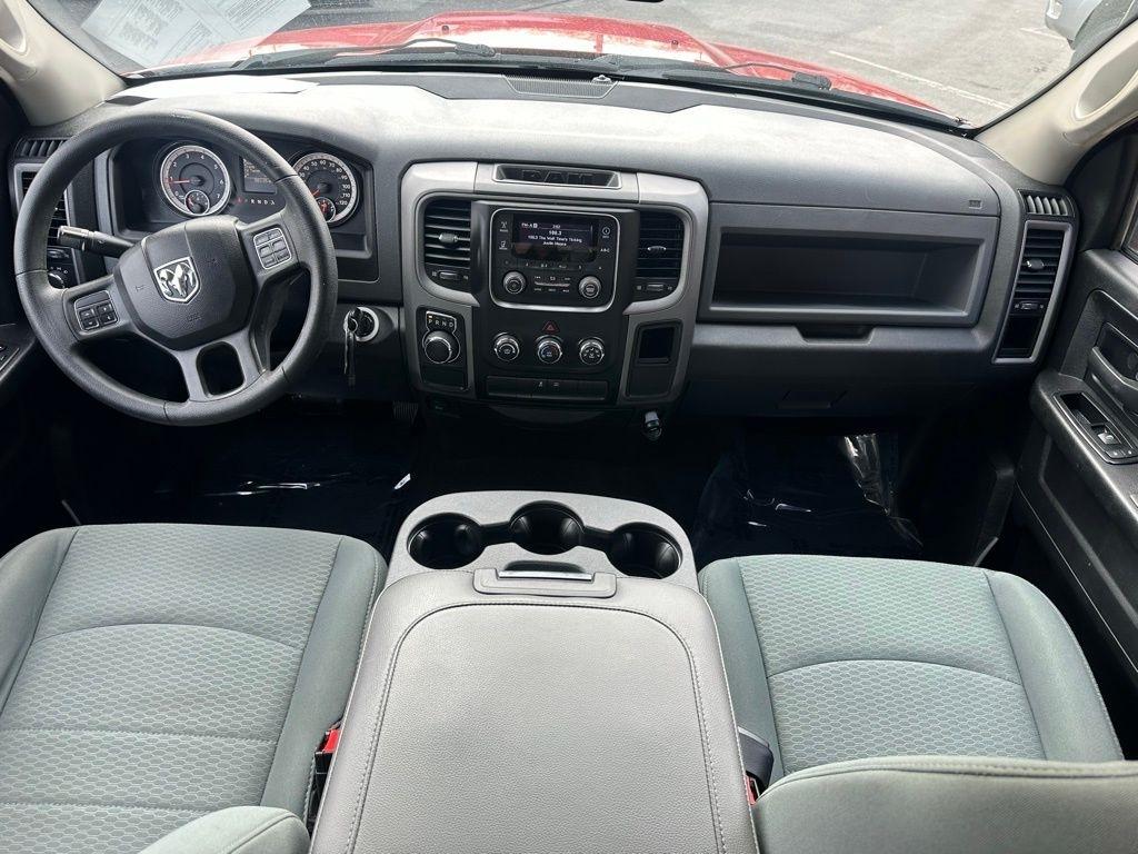 RAM 1500 2WD Crew Cab 140.5" Express 2015