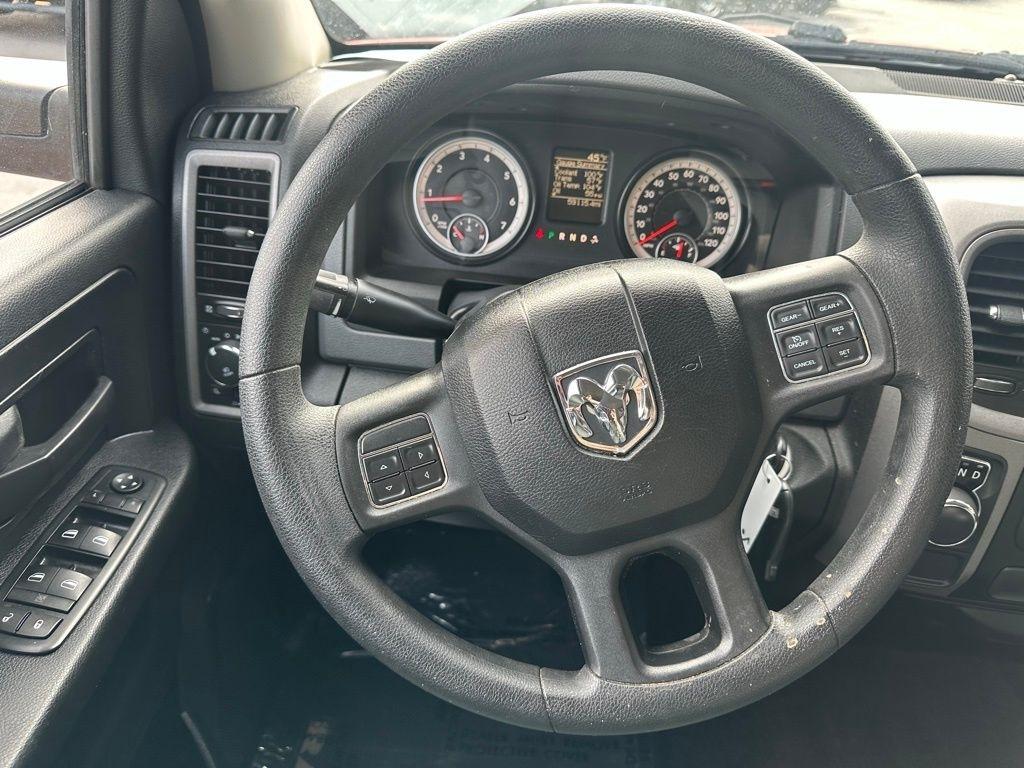 RAM 1500 2WD Crew Cab 140.5" Express 2015