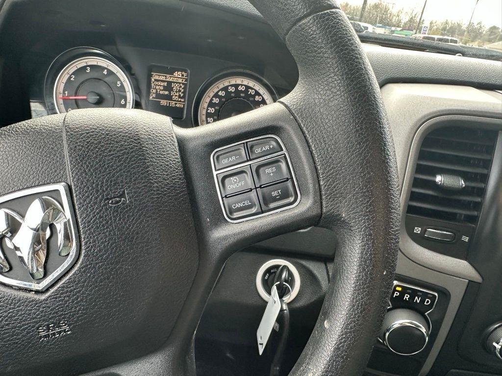 RAM 1500 2WD Crew Cab 140.5" Express 2015