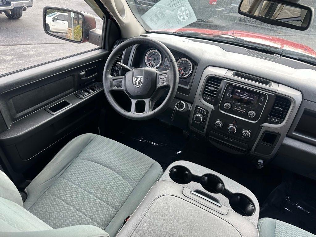 RAM 1500 2WD Crew Cab 140.5" Express 2015