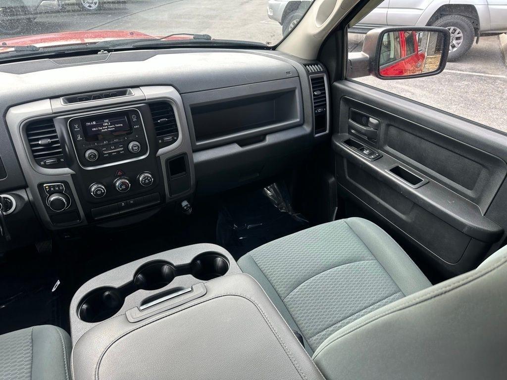 RAM 1500 2WD Crew Cab 140.5" Express 2015