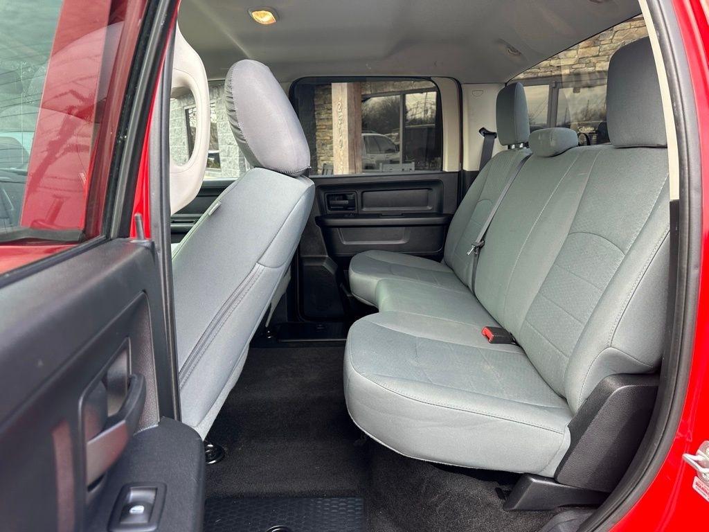 RAM 1500 2WD Crew Cab 140.5" Express 2015