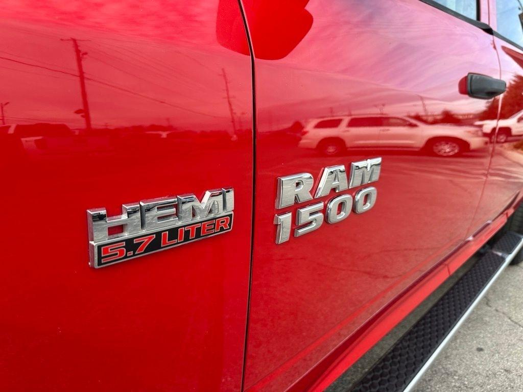 RAM 1500 2WD Crew Cab 140.5" Express 2015