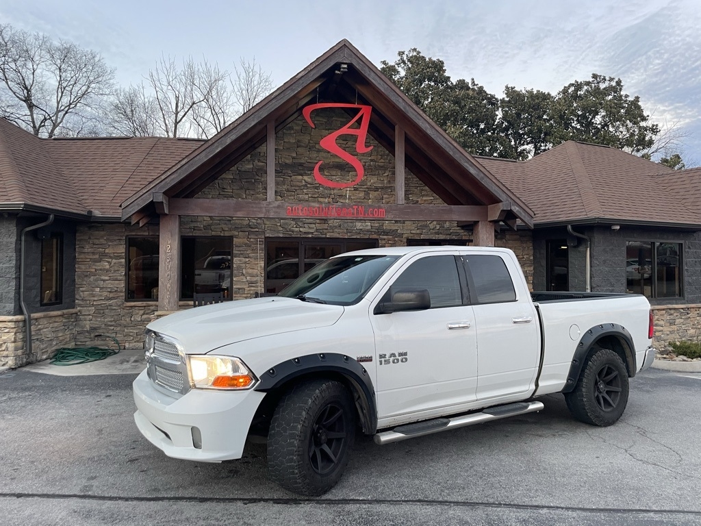 RAM 1500 2WD Quad Cab 140.5" SLT 2016