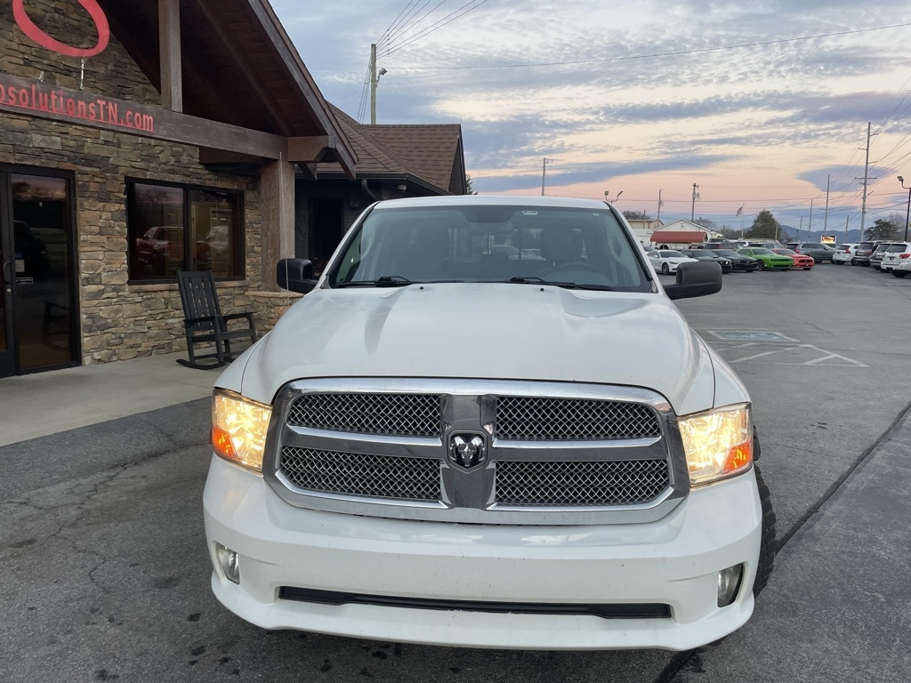 RAM 1500 2WD Quad Cab 140.5" SLT 2016